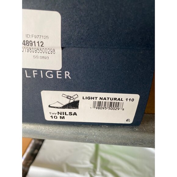 Tommy Hilfiger Womens Nilsa Closed Toe Wedge Sandal Light Natural Size 10M NIB - Picture 3 of 3